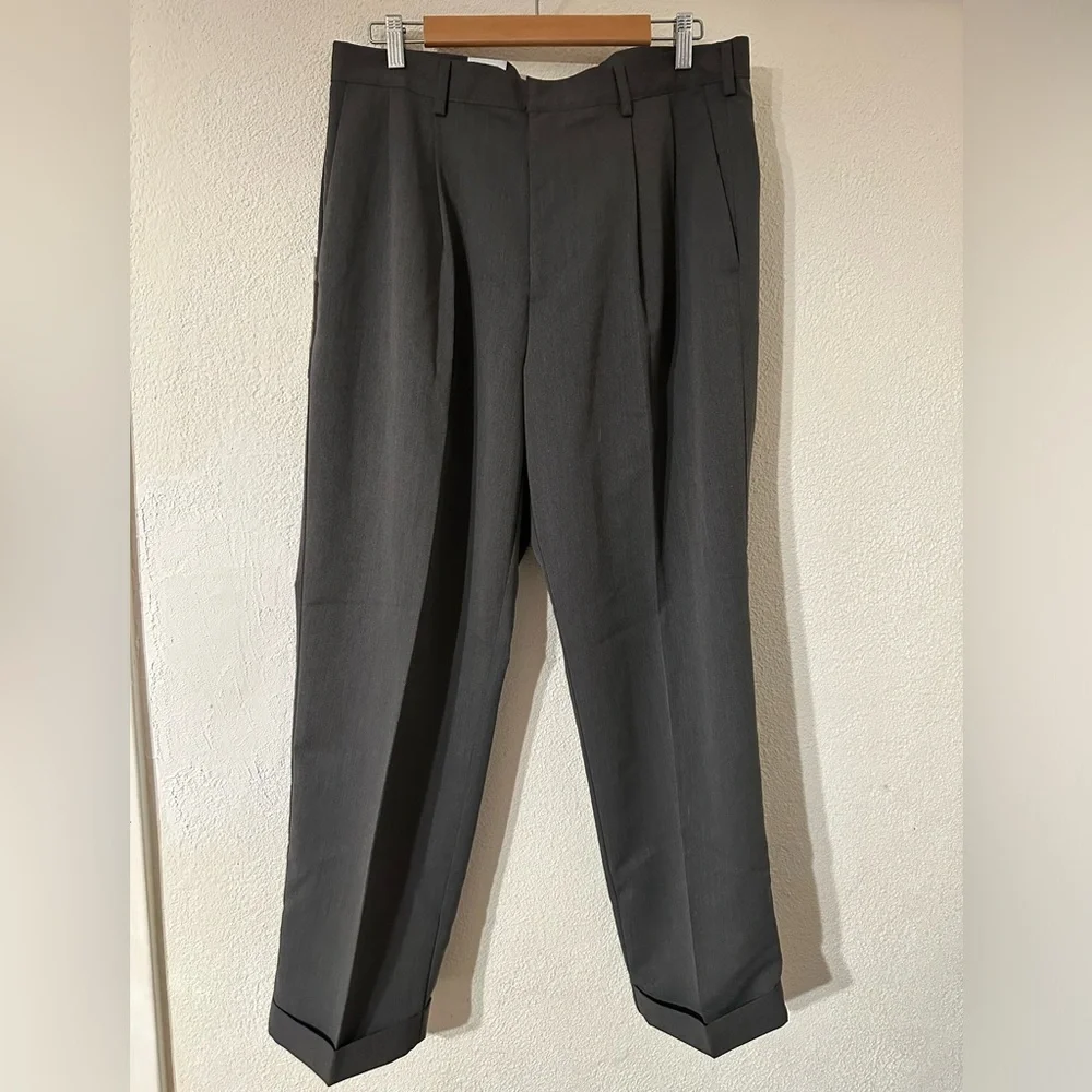 Dockers Dress Pants Relaxed Fit Gray Pleated Front Cuffed Hem NWT Size 36 X30